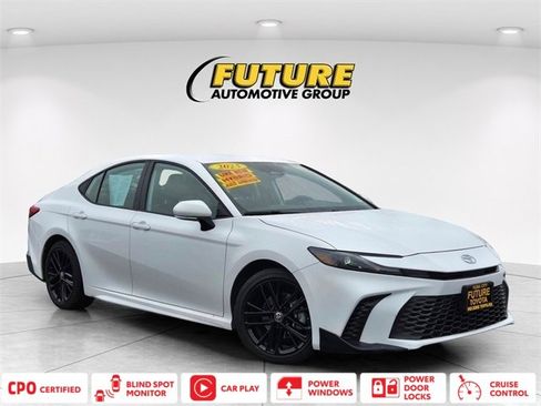 Certified 2025 Toyota Camry SE image 1