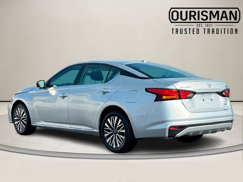 Used 2024 Nissan Altima 2.5 SV image 4