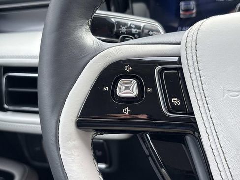 New 2026 Lincoln Aviator 2WD w/ Jet Appearance Package image 25