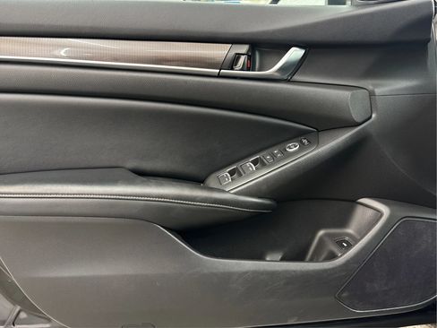 Used 2018 Honda Accord Sport image 25