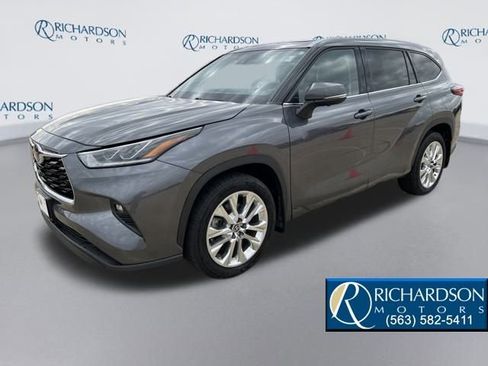 Used 2023 Toyota Highlander L image 1