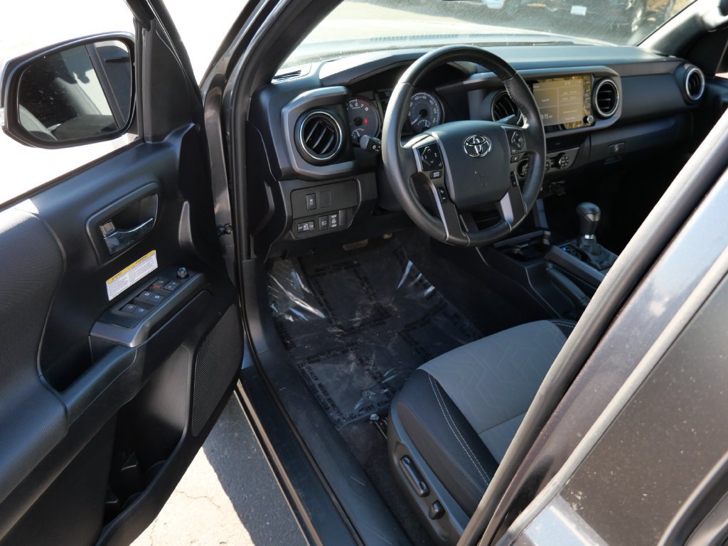 Certified 2020 Toyota Tacoma TRD Off-Road AWD/4WD image 12