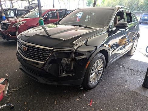 Certified 2024 Cadillac XT4 Luxury image 1