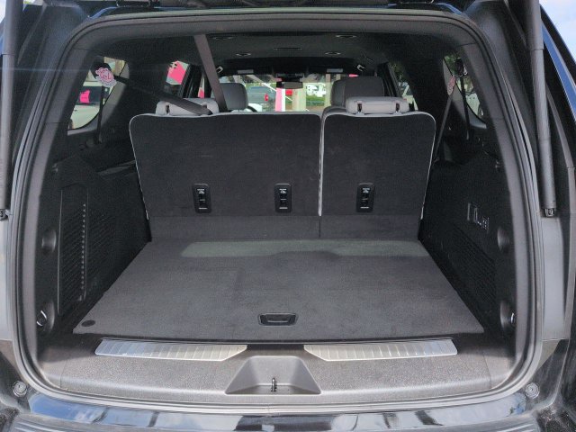 Used 2025 Chevrolet Suburban Premier AWD/4WD image 12