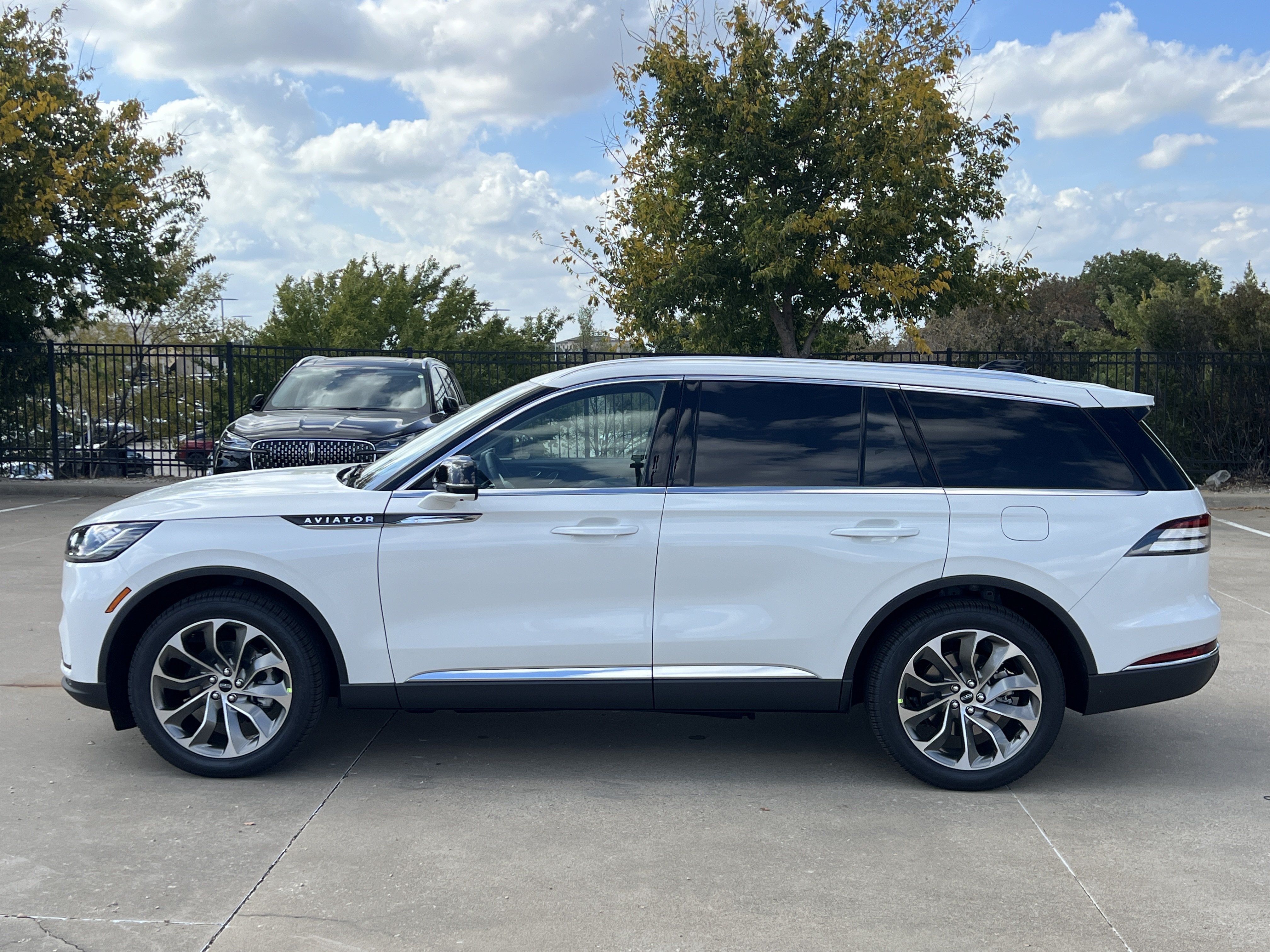 New 2027 Lincoln Aviator Reserve RWD image 4