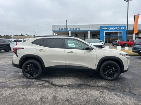 New 2026 Chevrolet Trax ACTIV w/ Driver Confidence Package image 2