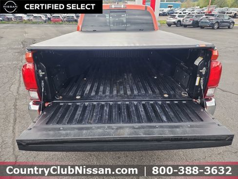 Used 2018 Toyota Tacoma SR5 AWD/4WD image 24