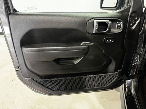 Used 2025 Jeep Wrangler Unlimited Sport AWD/4WD image 16