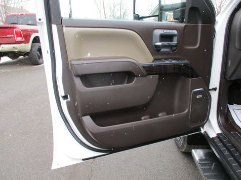 Used 2015 GMC Sierra 2500 Denali w/ Driver Alert Package image 28