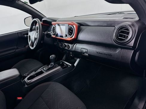 Used 2017 Toyota Tacoma TRD Off-Road w/ Tow Package image 28