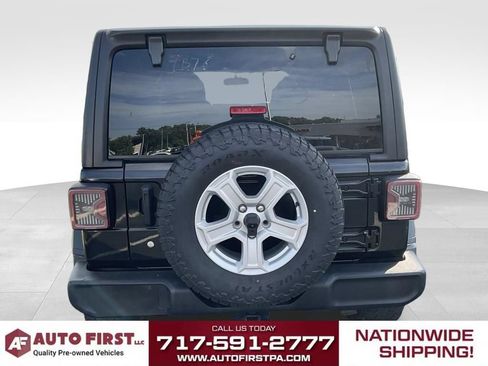 Used 2018 Jeep Wrangler Unlimited Sport S AWD/4WD image 3