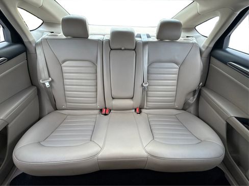 Used 2017 Ford Fusion SE image 27