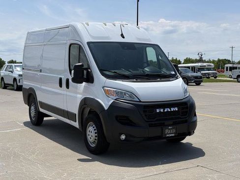 Used 2025 RAM ProMaster 2500 w/ Convenience Group FWD image 2