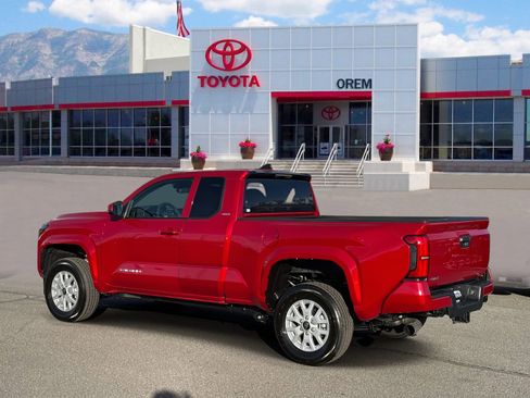 Used 2025 Toyota Tacoma SR5 image 5