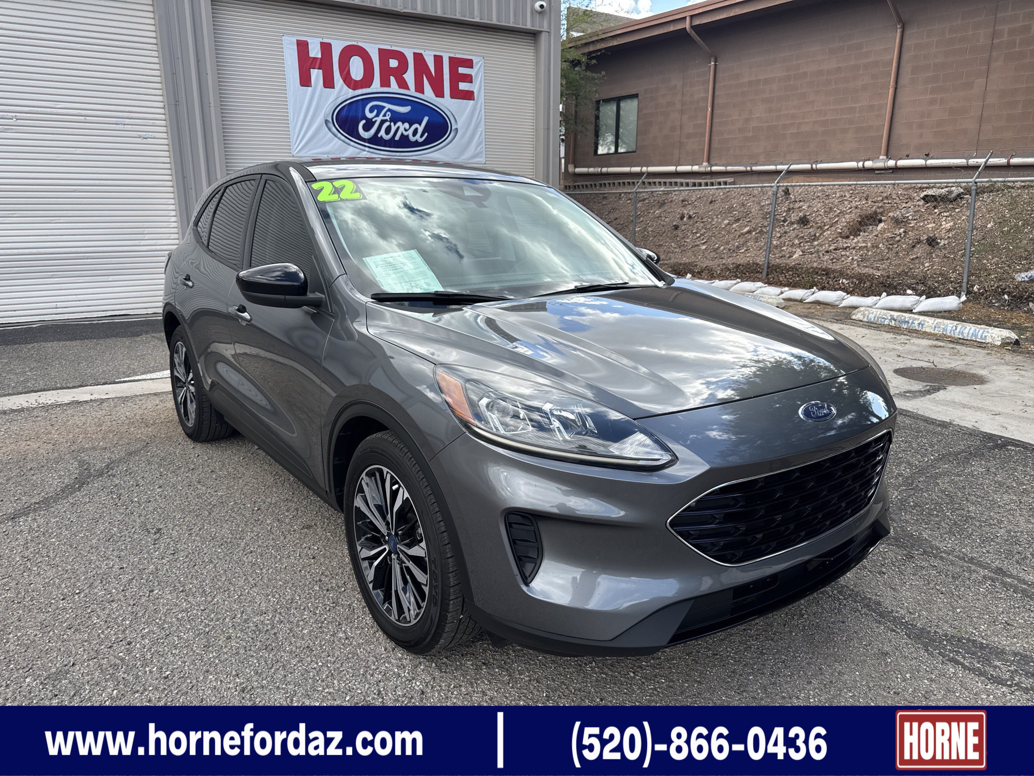 Used 2022 Ford Escape SE w/ SE Sport Appearance Package FWD image 1