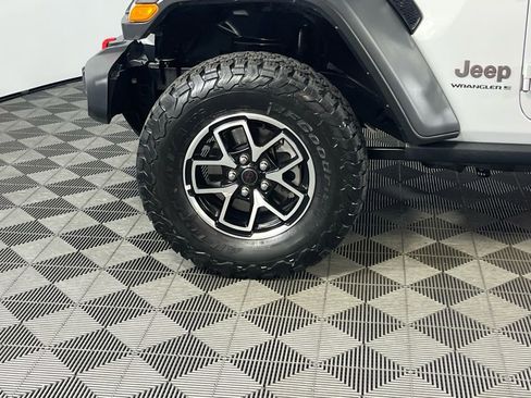 Used 2025 Jeep Wrangler Unlimited Rubicon image 12