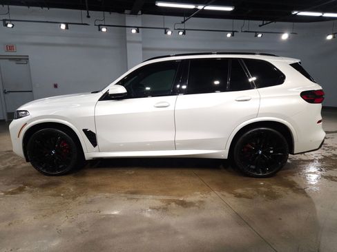 Used 2025 BMW X5 xDrive40i w/ M Sport Package AWD/4WD image 4