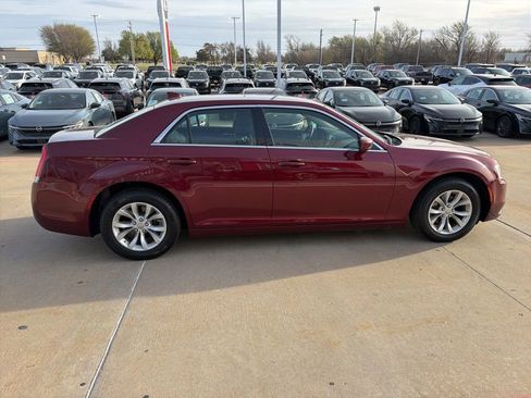 Used 2023 Chrysler 300 Touring RWD image 6