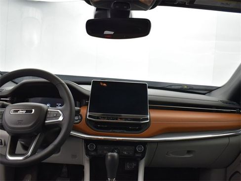 Used 2024 Jeep Compass Limited w/ Elite Group image 10