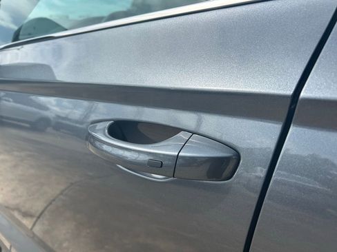 New 2025 Volkswagen Taos SE w/ Panoramic Sunroof Package image 23