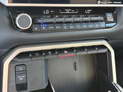 Used 2023 Toyota Sequoia Limited image 15