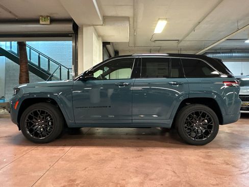 New 2026 Jeep Grand Cherokee Summit image 2