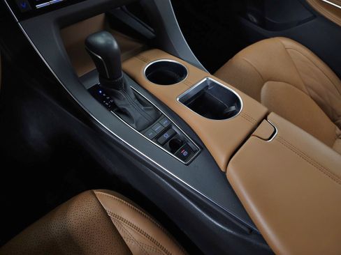 Used 2022 Toyota Avalon Limited w/ Advanced Safety Package FWD image 27