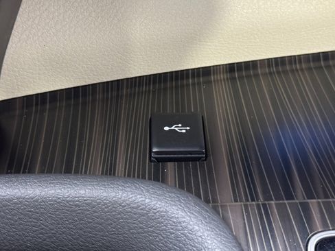 Used 2024 Toyota Sienna Platinum image 31