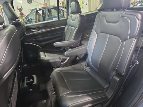 Used 2022 Jeep Grand Cherokee L Limited AWD/4WD image 16