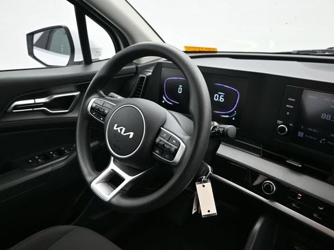 Used 2025 Kia Sportage LX AWD/4WD image 16