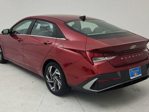 Used 2025 Hyundai Elantra SEL FWD image 5