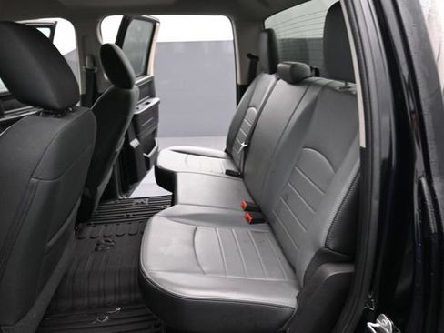 Used 2022 RAM 1500 4x4 Crew Cab Classic w/ Chrome Appearance Group image 10