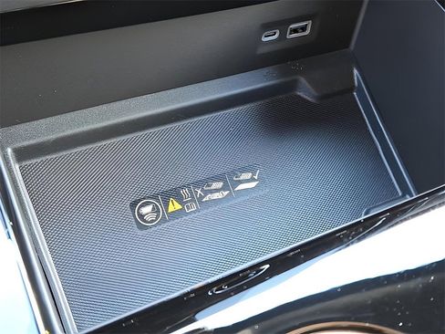 Used 2025 GMC Yukon AT4 w/ AT4 Premium Package image 27