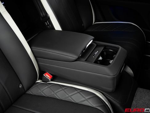 Used 2024 Bentley Flying Spur W12 image 44