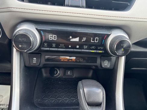 Used 2020 Toyota RAV4 XLE FWD image 13