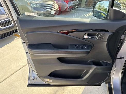 Used 2019 Honda Pilot Elite image 19