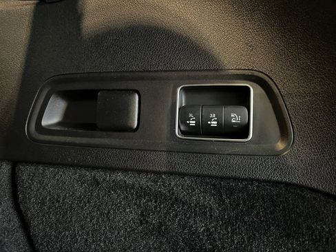 Certified 2025 Mercedes-Benz GLS 580 4MATIC image 38