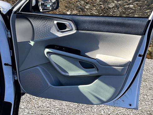 Used 2023 Kia Soul LX FWD image 18