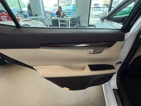 Used 2017 Lexus ES 350 w/ Luxury Package FWD image 31