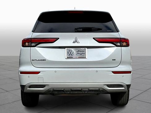 Used 2023 Mitsubishi Outlander SE image 4