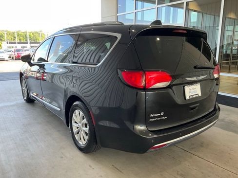 Used 2018 Chrysler Pacifica Touring-L Plus FWD image 17