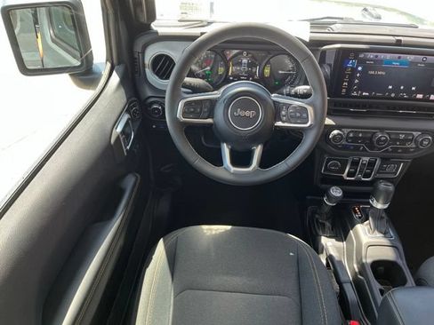 Certified 2025 Jeep Wrangler Unlimited Sahara w/ Safety Group AWD/4WD image 10