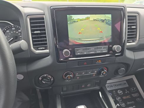 Used 2022 Nissan Frontier SV AWD/4WD image 18