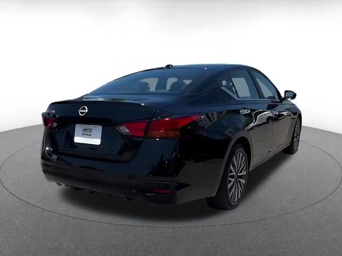 Used 2025 Nissan Altima 2.5 SV FWD image 14