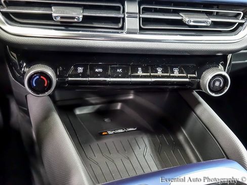 New 2026 Chevrolet Equinox EV LT image 17