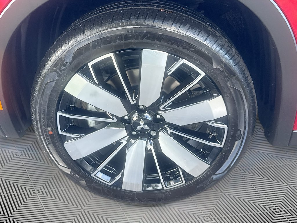 Used 2025 Mitsubishi Outlander SE FWD image 34