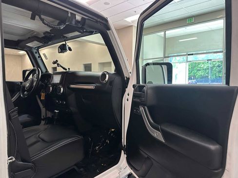 Used 2013 Jeep Wrangler Unlimited Sahara w/ Connectivity Group AWD/4WD image 26