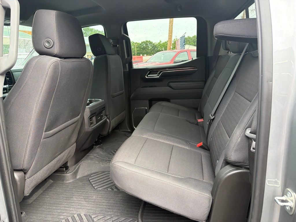 Used 2024 Chevrolet Silverado 1500 LT Trail Boss w/ Convenience Package II AWD/4WD image 10