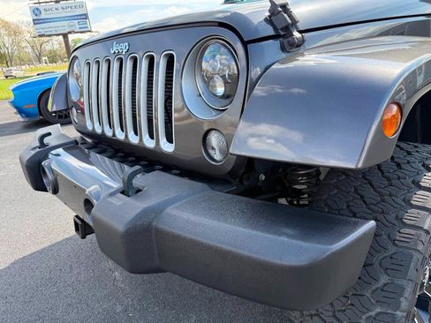 Used 2016 Jeep Wrangler Unlimited Sahara w/ Dual Top Group image 14