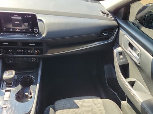 Certified 2024 Nissan Rogue SV FWD image 16